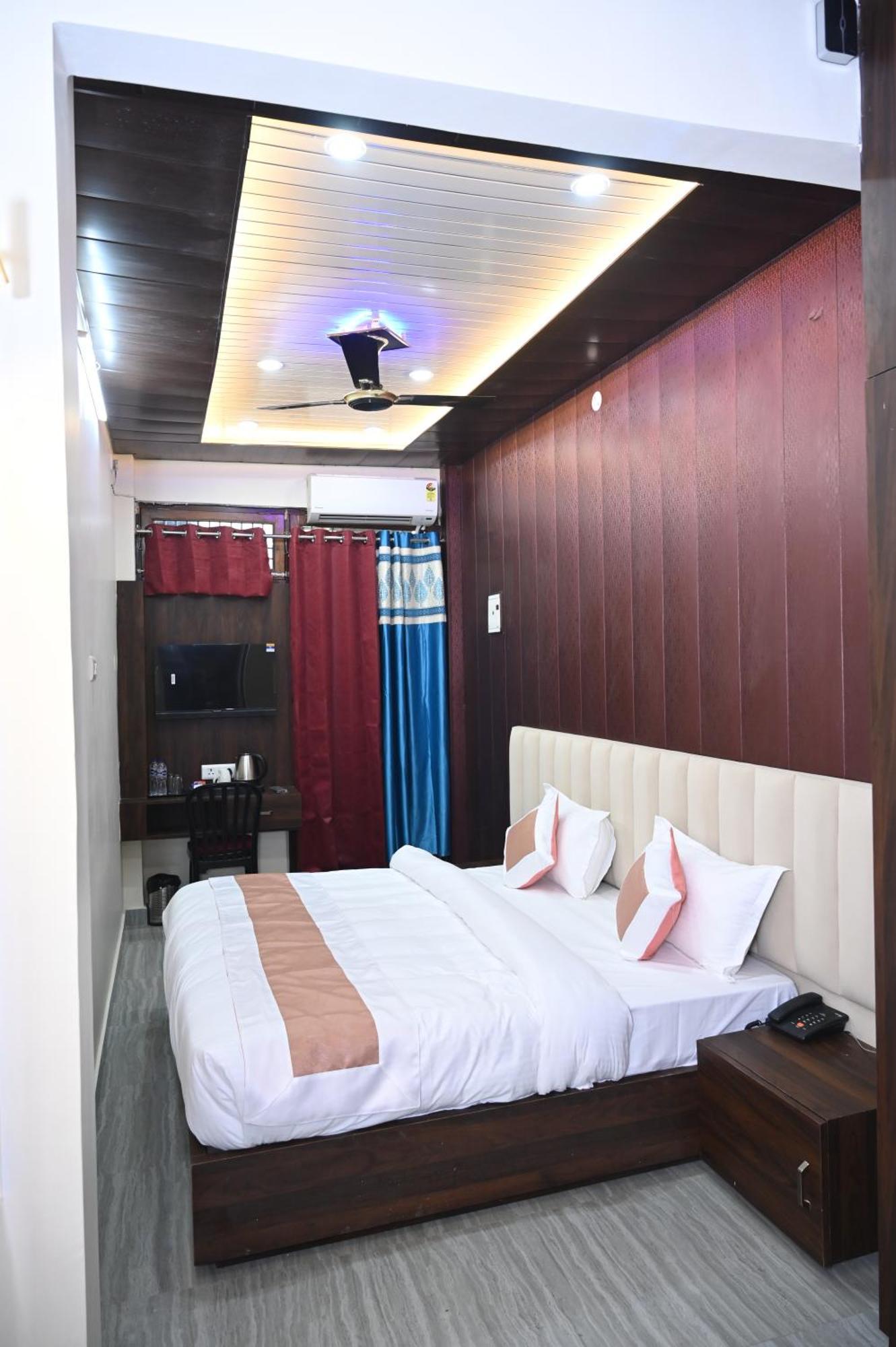 ורנאסי Sun High Stay Luxury Guest House מראה חיצוני תמונה