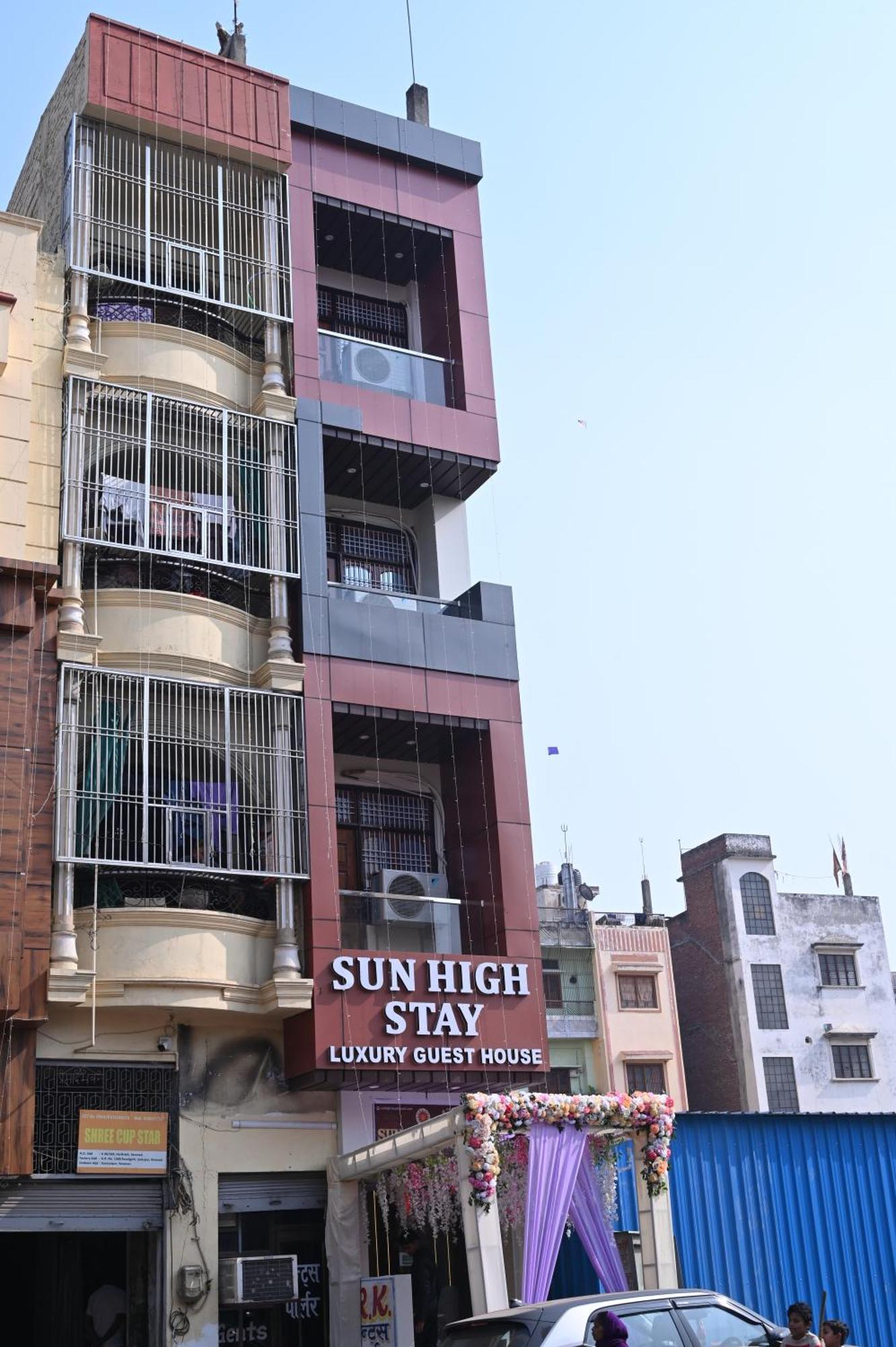 ורנאסי Sun High Stay Luxury Guest House מראה חיצוני תמונה